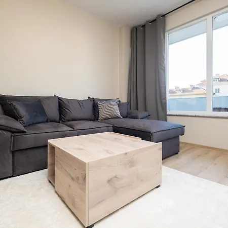 Panoramic View Cozy 1br بلوفديف